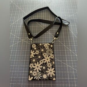 Jacqueline Kent Flower Power Crystals Phone Crossbody NEW!!